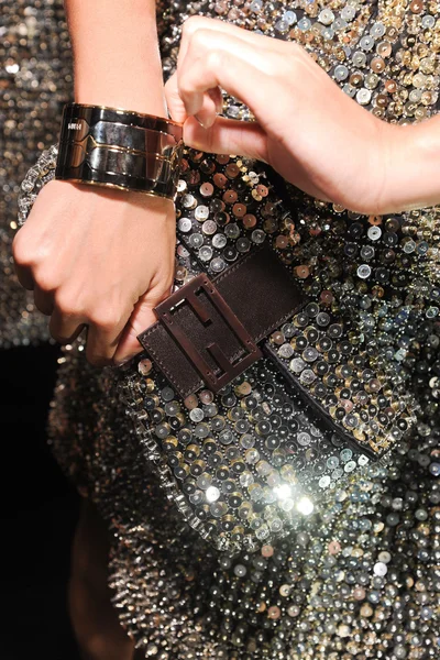 Look 16